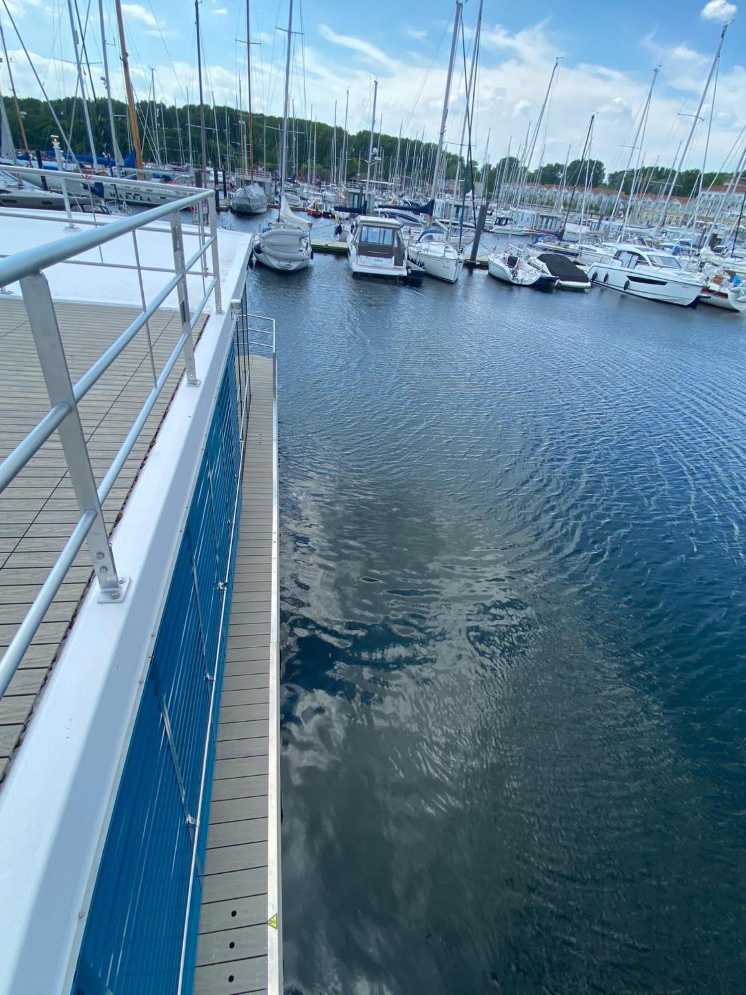Urlaub Auf Dem Wasser Mit Einmaligen Ausblick - Well Hausboote Boltenhagen 10 Εξωτερικό φωτογραφία